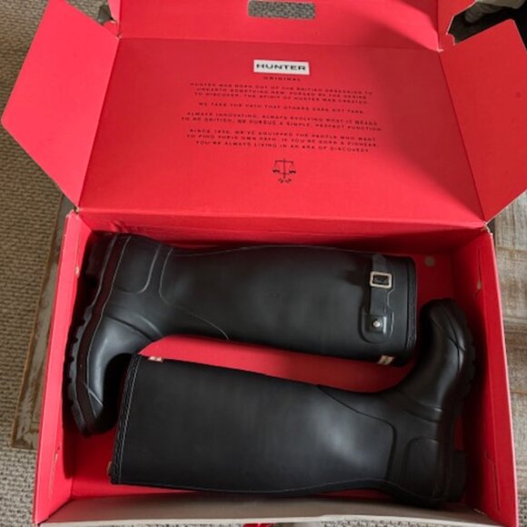 HUNTER Women's Original Rubber Knee-High Rain Boots - Picture 2 of 6